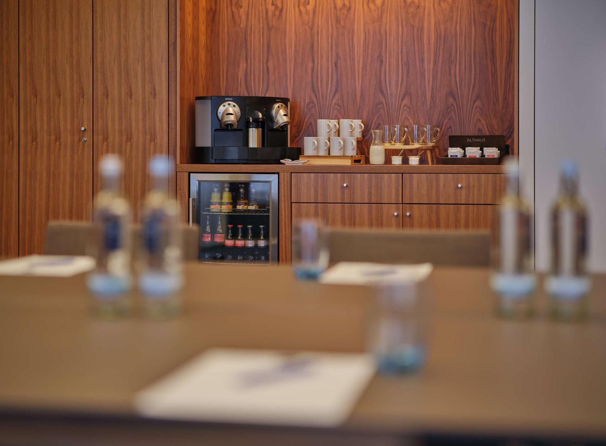 Dorint Kurfuerstendamm Berlim Exterior foto A coffee machine in a meeting room