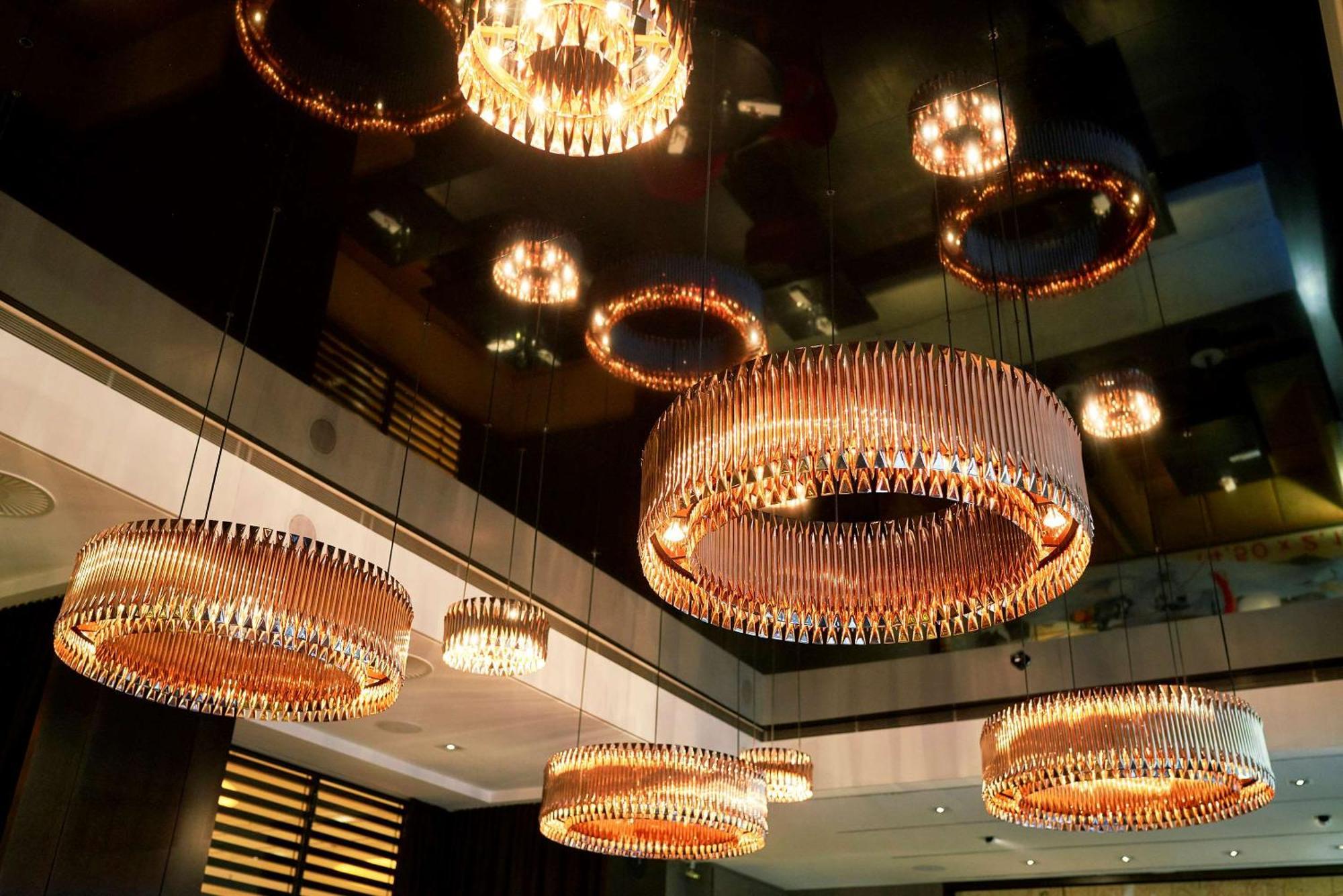 Dorint Kurfuerstendamm Berlim Exterior foto The chandeliers at the National Museum of Scotland